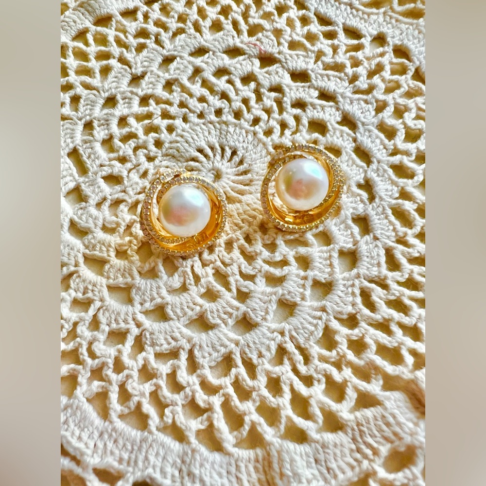 Pearl Stud Earrings （NEW）